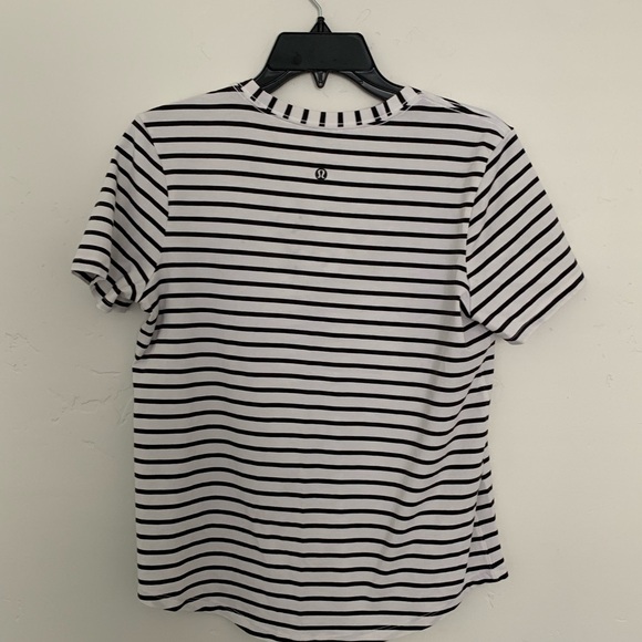 Lululemon Love Tee Black and White stripe size 6 EUC - Picture 4 of 5
